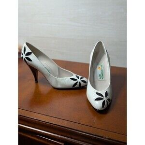 VINTAGE Liz Claiborne White Leather Pumps Black Flower Cutout Mod Heels Size 7.5